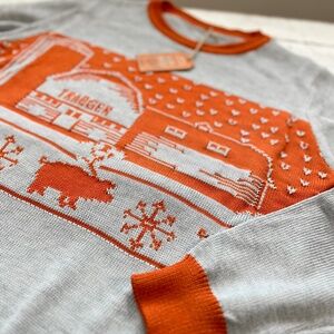 Traeger Smoker Christmas Sweater Pullover Knit Holiday Pig Farm Gray Orange Snow